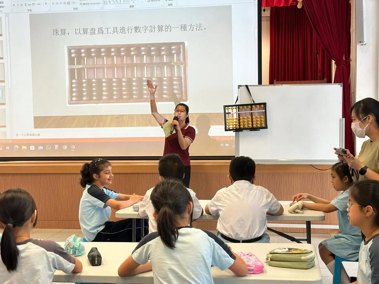 課堂上踴躍舉手的學員